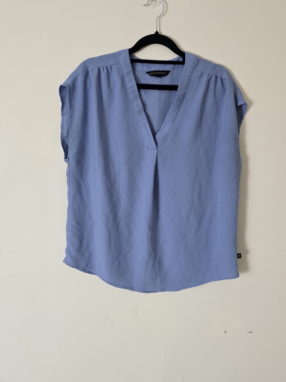 Banana Republic Light Periwinkle/Blue V-Neck Cap Sleeve Blouse Chic, Flowy, S